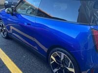 Usata Mini Cooper SE Favoured 64 kW (88 CV) 2024 Blu/azzurro Utilitaria