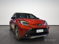 Usata Toyota Aygo X Lounge 72 CV (52 kW) 2023 Rosso tetto nero SUV