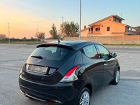 Usata Lancia Ypsilon 69 CV (50 kW) 2016 Nero Utilitaria