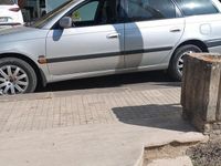 Usata Toyota Avensis 90 CV (66 kW) 2000 Grigio Station wagon