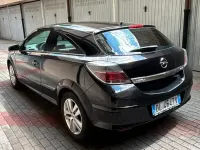 Usata Opel Astra GTC 125 CV (91 kW) 2008 Nero Coupé