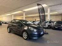 Usata Kia Rio Active 83 CV (61 kW) 2015 Grigio Berlina