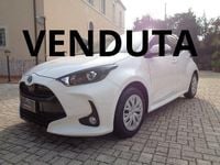 Usata Toyota Yaris Hybrid Active 92 CV (67 kW) 2023 Bianco Berlina