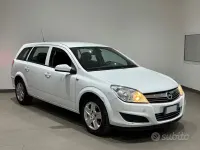 Usata Opel Astra 110 CV (80 kW) 2009 Bianco Station wagon