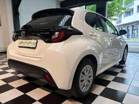 Gebraucht Toyota Yaris Hybrid Business Edition 92 PS (67 kW) 2022 Weiß Limousine