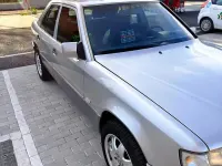 Usata Mercedes E200 122 CV (89 kW) 1991 Grigio Berlina