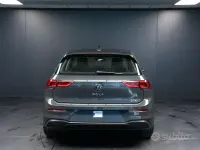Usata VW Golf VIII Life 110 CV (80 kW) 2023 Grigio Berlina