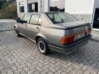 Usata Alfa Romeo 75 148 CV (108 kW) 1988 Grigio Berlina