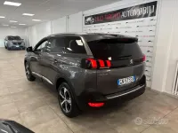 Usata Peugeot 5008 Allure 131 CV (96 kW) 2023 Grigio scuro SUV