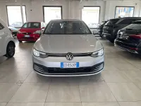 Usata VW Golf VIII Life 116 CV (85 kW) 2021 Argento Berlina