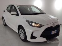 Usata Toyota Yaris Hybrid Active 92 CV (67 kW) 2025 Bianco Berlina