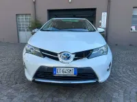 Usata Toyota Auris Hybrid Lounge 99 CV (72 kW) 2013 Bianco Berlina