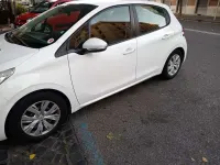 Usata Peugeot 208 Allure 82 CV (60 kW) 2014 Bianco Utilitaria