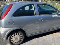 Usata Opel Corsa 69 CV (50 kW) 2005 Grigio Utilitaria