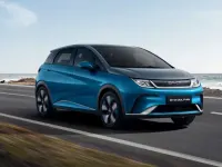 Nuova BYD Dolphin Comfort 64 kW (88 CV) 2025 Argento Utilitaria