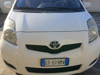 Usata Toyota Yaris 65 CV (47 kW) 2010 Bianco Berlina
