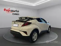Usata Toyota C-HR Active 122 CV (89 kW) 2023 Solid white SUV