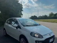 Usata Fiat Grande Punto 69 CV (50 kW) 2011 Bianco Utilitaria