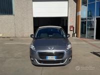 Usata Peugeot 5008 Business-Line 115 CV (84 kW) 2014 Grigio Monovolume