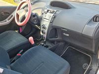 Usata Toyota Yaris 69 CV (50 kW) 2008 Grigio Utilitaria