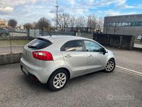Usata Kia Rio EX 86 CV (63 kW) 2012 Grigio Berlina