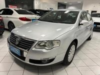 usata VW Passat 1.6 BENZINA GANCIO TRAINO 2006