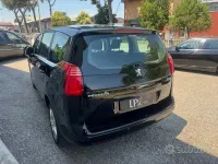 Usata Peugeot 5008 Active 112 CV (82 kW) 2012 Nero Monovolume