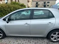 Usata Toyota Auris 90 CV (66 kW) 2012 Grigio Berlina