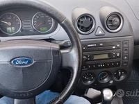 Usata Ford Fiesta 80 CV (58 kW) 2002 Grigio Utilitaria