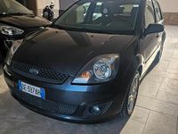 Usata Ford Fiesta 74 CV (54 kW) 2007 Grigio Berlina