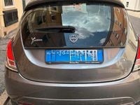 Usata Lancia Ypsilon 69 CV (50 kW) 2016 Grigio Utilitaria