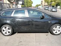 Usata Opel Astra Cosmo 110 CV (80 kW) 2013 Nero Station wagon