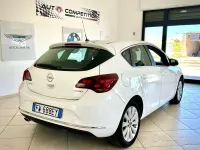 Usata Opel Astra 140 CV (102 kW) 2014 Bianco Berlina