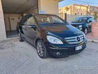 Usata Mercedes B200 109 CV (80 kW) 2007 Nero Monovolume