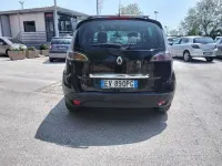 Käytetty Renault Scenic E-Tech 110 HP (80 kW) 2014 Musta Sedan