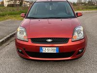 Usata Ford Fiesta Ghia 75 CV (55 kW) 2008 Rosso Utilitaria