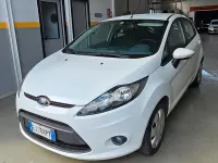 Usata Ford Fiesta 92 CV (67 kW) 2011 Bianco Berlina
