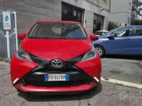 Usado Toyota Aygo X-clusiv 69 HP (50 kW) 2016 Vermelho Citadino
