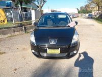 Usata Peugeot 5008 Premium 112 CV (82 kW) 2011 Nero Monovolume