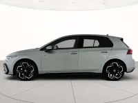 Nuova VW Golf VIII R-line Plus 150 CV (110 kW) 2026 Dolomite silver metallizzato Berlina