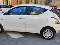 Usata Lancia Ypsilon Gold 69 CV (50 kW) 2014 Bianco Utilitaria