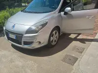 Usata Renault Scénic III 131 CV (96 kW) 2011 Grigio Monovolume