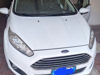 Usata Ford Fiesta Titanium 97 CV (71 kW) 2014 Bianco Utilitaria