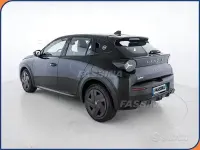 Nuova Lancia Ypsilon 101 CV (74 kW) 2025 Nero Utilitaria