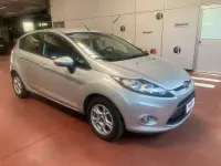 Usata Ford Fiesta 60 CV (44 kW) 2012 Argento Berlina