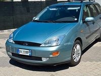 Usata Ford Focus Ghia 115 CV (84 kW) 2001 Grigio Berlina