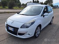 Usata Renault Scénic III Luxe 110 CV (80 kW) 2011 Bianco Monovolume