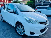 Usata Toyota Yaris Lounge 69 CV (50 kW) 2013 Bianco Utilitaria