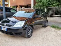 Usata Ford Fiesta Ghia 68 CV (50 kW) 2004 Nero Utilitaria