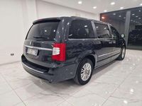 Usata Lancia Voyager Platinum 163 CV (119 kW) 2011 Nero Monovolume